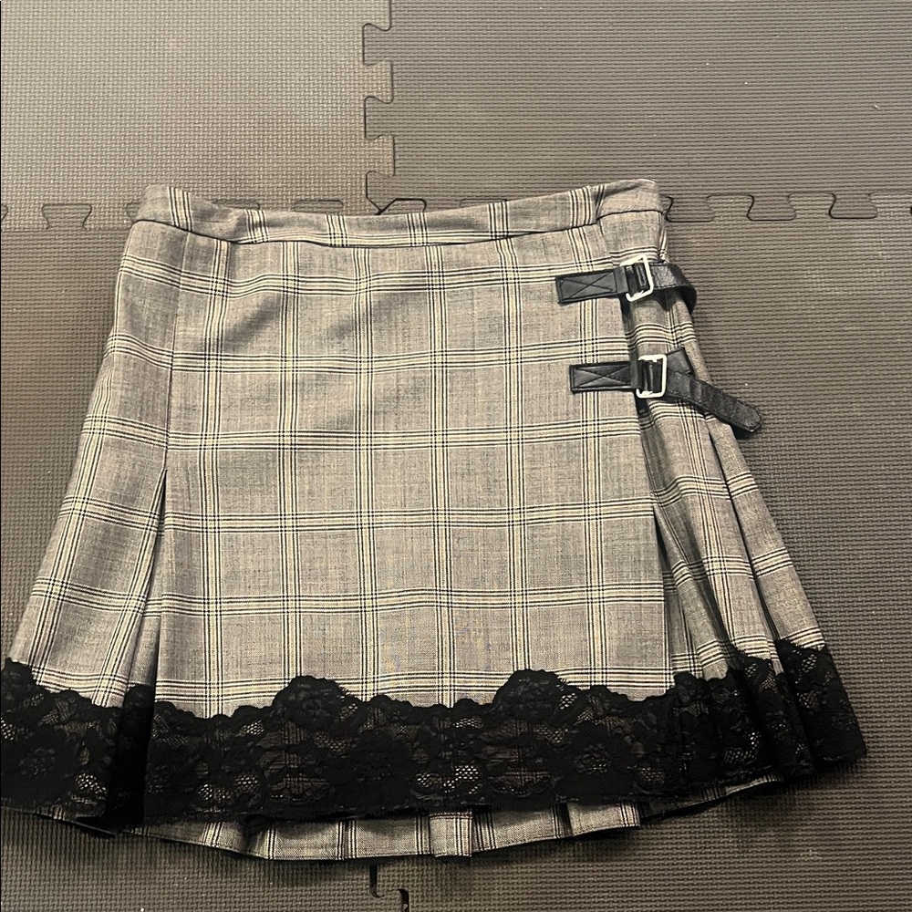 Chic Plaid Mini Skirt with Lace Detail
